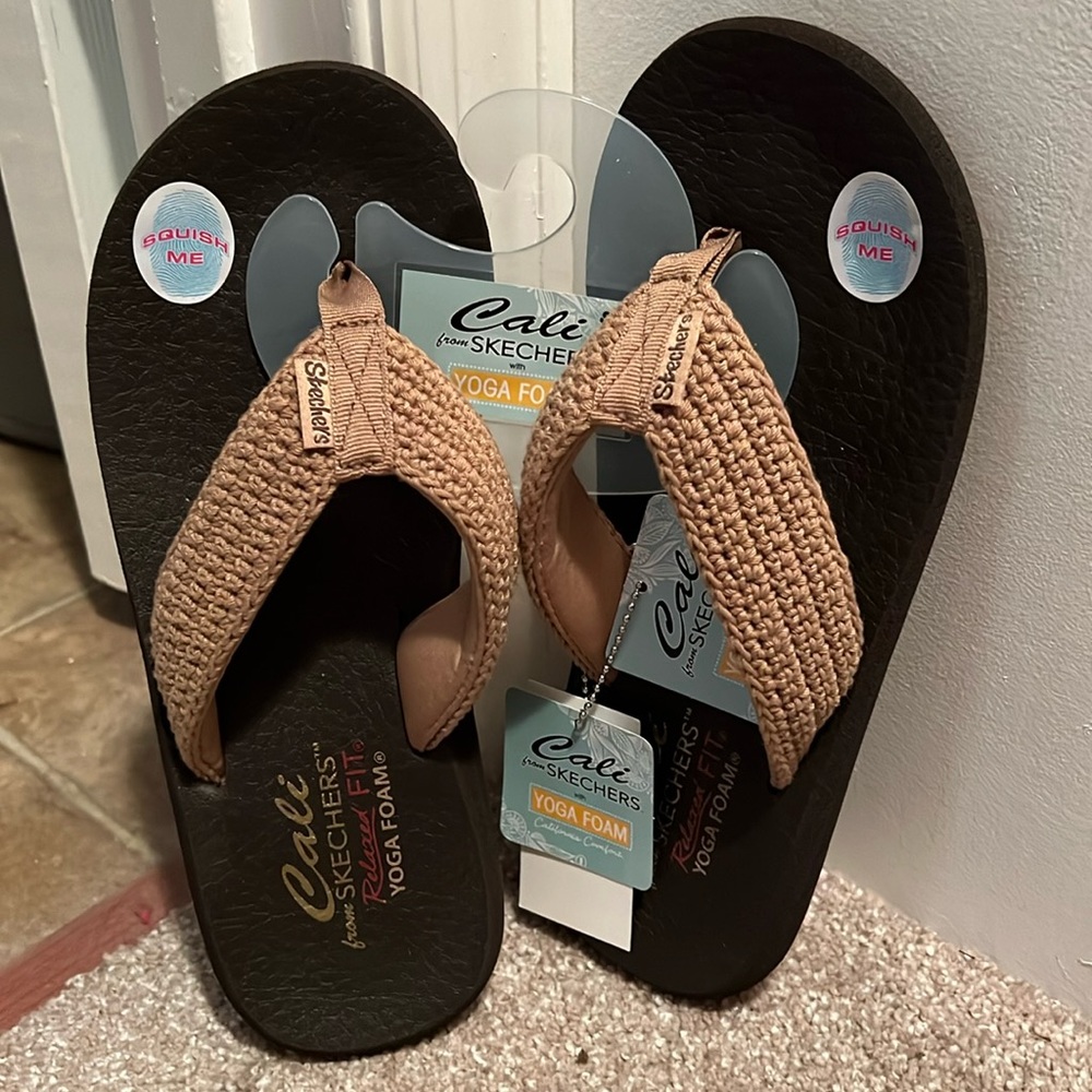 Skechers yoga foam flip flops